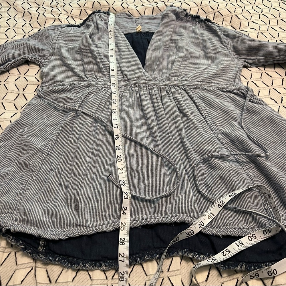 Free People All Who Wander Subtle Striped Blue White Top Cotton Chambray XS - Picture 12 of 13